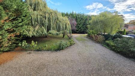 4 bedroom Detached house for sale in The Drove, Sleaford, NG34