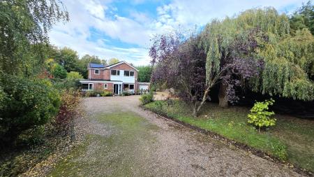 4 bedroom Detached house for sale in The Drove, Sleaford, NG34