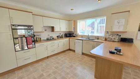 3 bedroom Detached bungalow for sale in The Firs, Ruskington, NG34