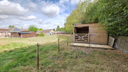 6 bedroom Detached bungalow for sale in White Cross Lane, Burton Pedwardine, NG34
