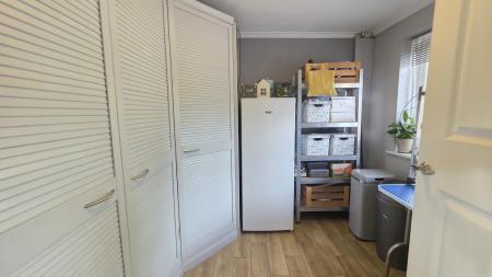 6 bedroom Detached bungalow for sale in White Cross Lane, Burton Pedwardine, NG34