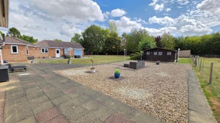 6 bedroom Detached bungalow for sale in White Cross Lane, Burton Pedwardine, NG34