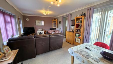 6 bedroom Detached bungalow for sale in White Cross Lane, Burton Pedwardine, NG34