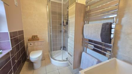 6 bedroom Detached bungalow for sale in White Cross Lane, Burton Pedwardine, NG34