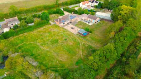 6 bedroom Detached bungalow for sale in White Cross Lane, Burton Pedwardine, NG34