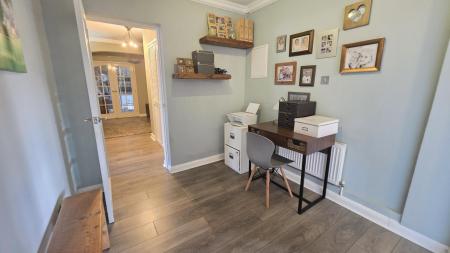 6 bedroom Detached bungalow for sale in White Cross Lane, Burton Pedwardine, NG34