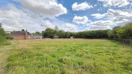 6 bedroom Detached bungalow for sale in White Cross Lane, Burton Pedwardine, NG34
