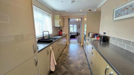 6 bedroom Detached bungalow for sale in White Cross Lane, Burton Pedwardine, NG34