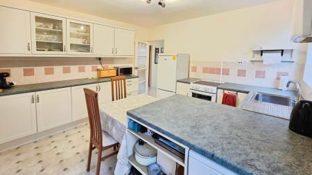 2 bedroom Detached bungalow for sale in Elmtree Road, Ruskington, NG34