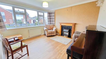 2 bedroom Detached bungalow for sale in Elmtree Road, Ruskington, NG34