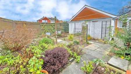 2 bedroom Detached bungalow for sale in Elmtree Road, Ruskington, NG34