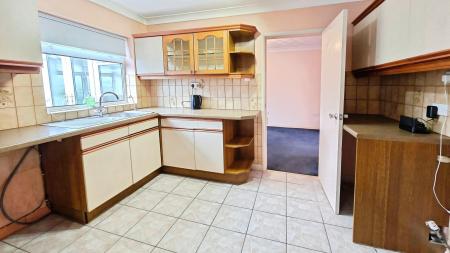 3 bedroom Semi-detached house for sale in Parkfield Road, Ruskington, NG34