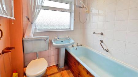 3 bedroom Semi-detached house for sale in Parkfield Road, Ruskington, NG34