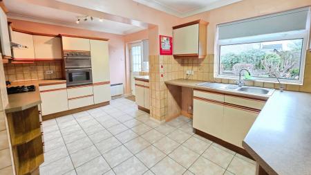 3 bedroom Semi-detached house for sale in Parkfield Road, Ruskington, NG34