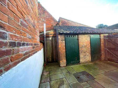 2 bedroom Flat to let in West Street, Folkingham, NG34