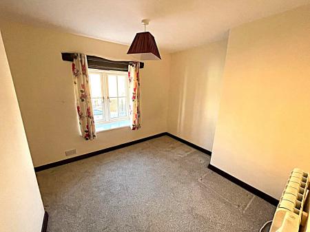2 bedroom Flat to let in West Street, Folkingham, NG34
