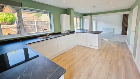 4 bedroom Detached bungalow for sale in Castle Terrace Road, Sleaford, NG34