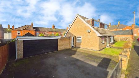 4 bedroom Detached bungalow for sale in Castle Terrace Road, Sleaford, NG34