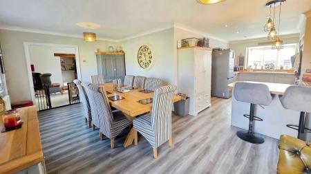 4 bedroom Detached house for sale in Tomlinson Way, Ruskington, NG34