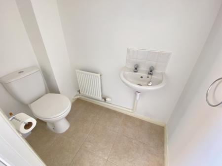 2 bedroom Flat to let in Pentland Drive, Greylees, Sleaford, NG34