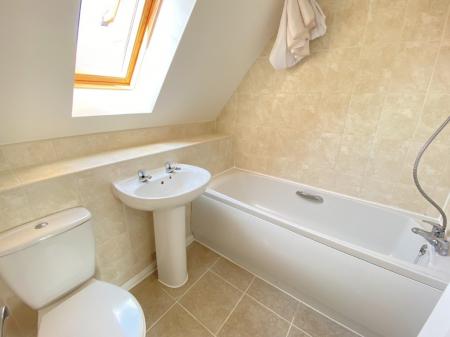 2 bedroom Flat to let in Pentland Drive, Greylees, Sleaford, NG34