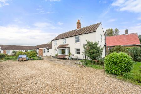 5 bedroom Detached house for sale in Fen Road, Stickford, PE22