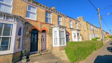 3 bedroom Terraced House for sale in Hamilton Road, Alford, LN13