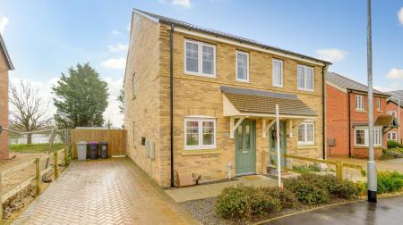 2 bedroom Semi-detached house for sale in Hoplands Road, Coningsby, LN4