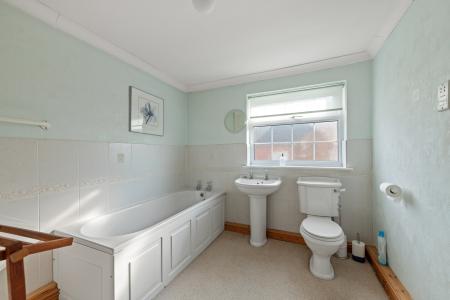 3 bedroom Detached house for sale in Main Road, East Keal, PE23