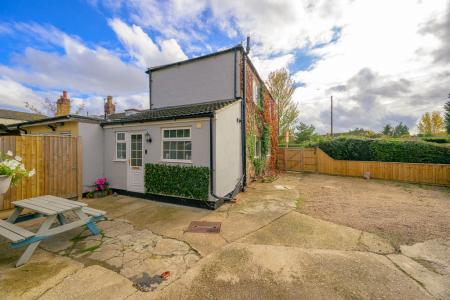 2 bedroom End of terrace house for sale in Post Office Row, Legbourne, Louth, LN11