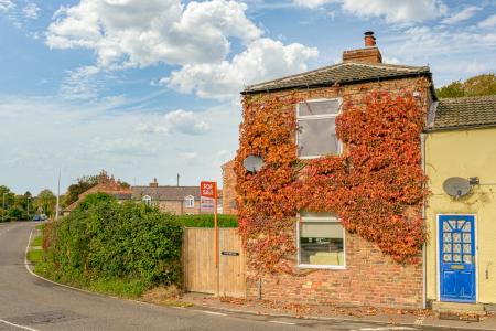 2 bedroom End of terrace house for sale in Post Office Row, Legbourne, Louth, LN11