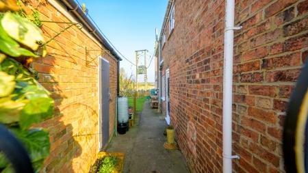 3 bedroom End of terrace house for sale in Spilsby Road, Horncastle, LN9