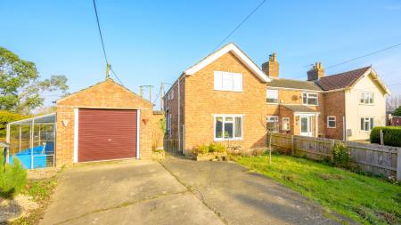3 bedroom End of terrace house for sale in Spilsby Road, Horncastle, LN9