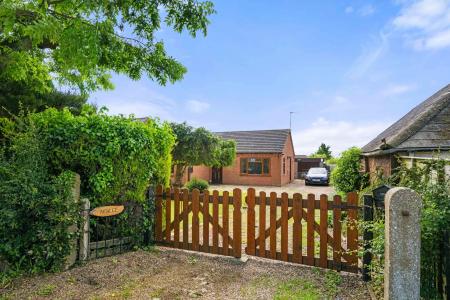 2 bedroom Detached bungalow for sale in Station Road, Willoughby, LN13