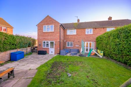 4 bedroom Semi-detached house for sale in Tennyson Gardens, Horncastle, LN9