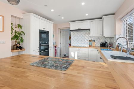 4 bedroom Semi-detached house for sale in Tennyson Gardens, Horncastle, LN9