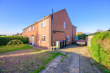 4 bedroom Semi-detached house for sale in Tennyson Gardens, Horncastle, LN9