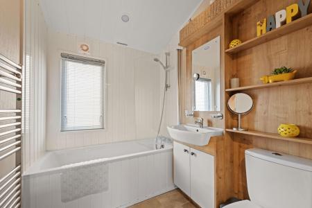 2 bedroom Park home for sale in The Gunby Lake Holiday Park, Spilsby, PE23