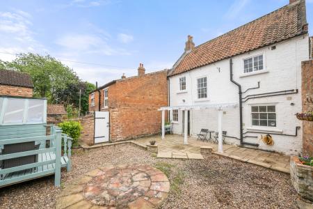 3 bedroom Terraced House for sale in West Street, Horncastle, LN9