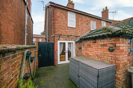 3 bedroom Semi-detached house for sale in Queen Street, Horncastle, LN9