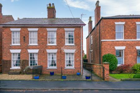 3 bedroom Semi-detached house for sale in Queen Street, Horncastle, LN9