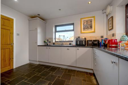 4 bedroom Semi-detached house for sale in Buttercup Close, Stamford