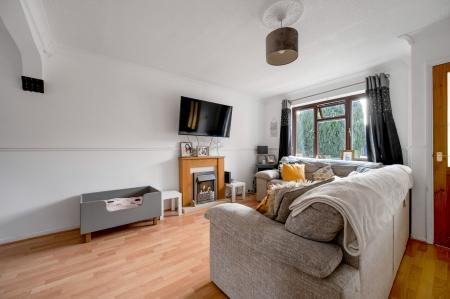 4 bedroom Semi-detached house for sale in Buttercup Close, Stamford