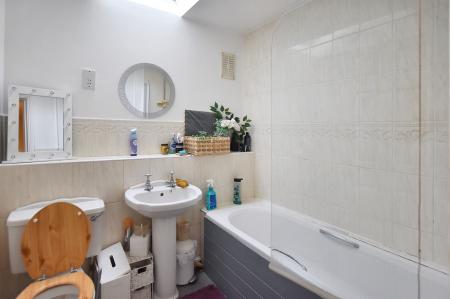 3 bedroom Terraced House for sale in Christ Church Close, Stamford, PE9