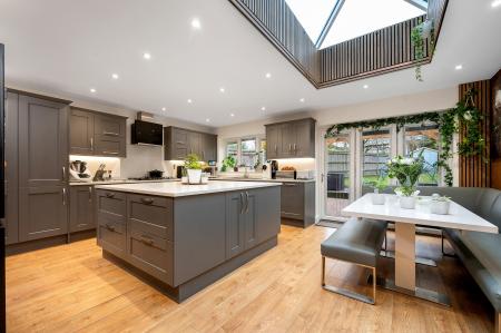 4 bedroom Semi-detached house for sale in Holland Road, Stamford