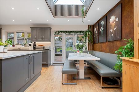 4 bedroom Semi-detached house for sale in Holland Road, Stamford