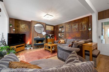 4 bedroom Semi-detached house for sale in Holland Road, Stamford