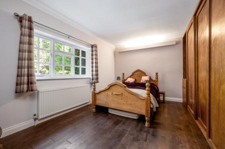 6 bedroom Detached house for sale in Manor Road, Sutton