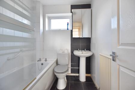 2 bedroom End of terrace house for sale in Parkfield Road, Ryhall