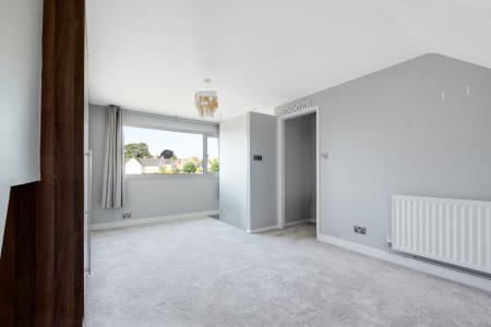 3 bedroom Terraced House for sale in Queens Walk, Stamford, PE9
